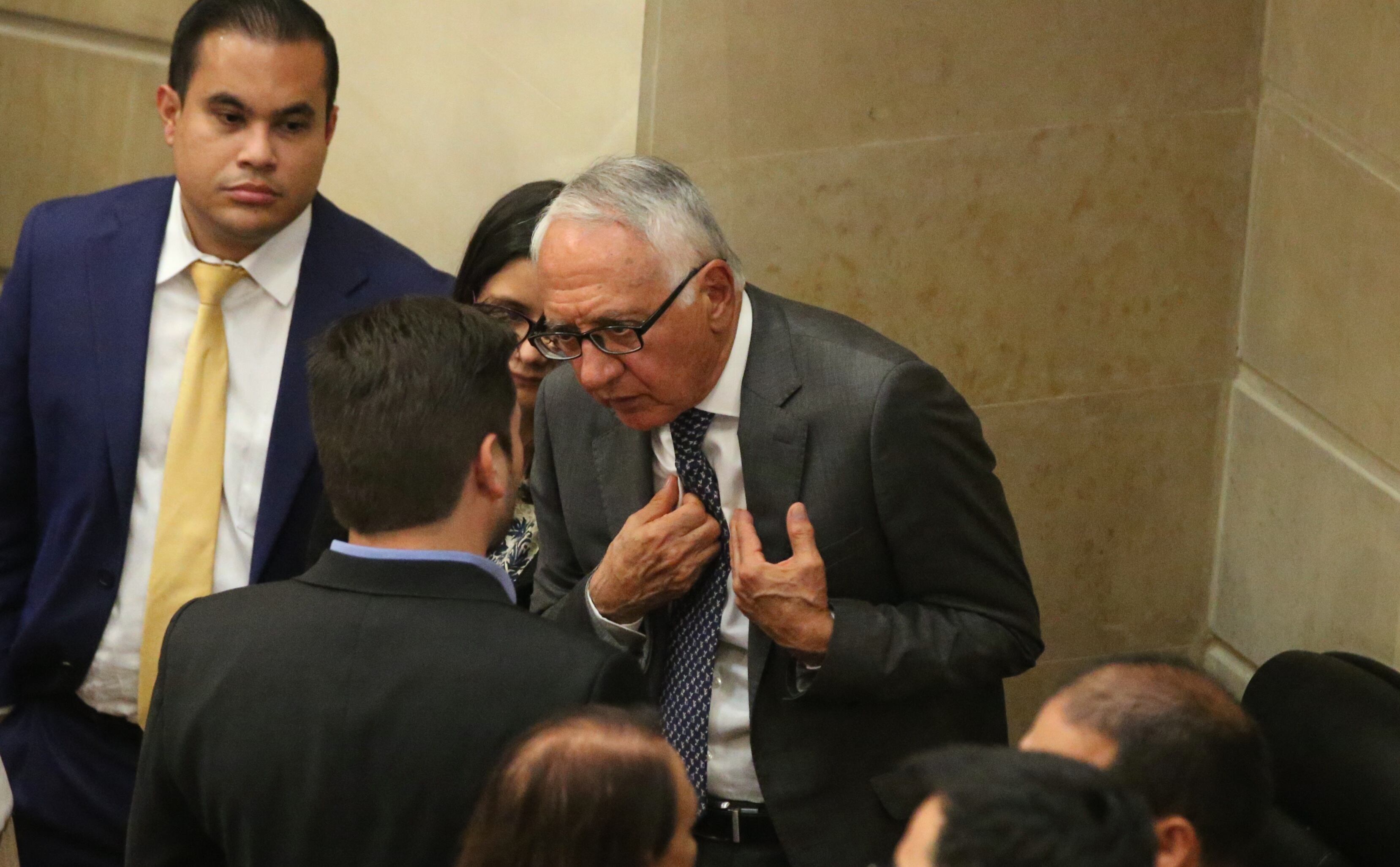 Ministro de Salud, Guillermo Alfonso Jaramillo, por la crisis desencadenada en el sistema de salud del magisterio.