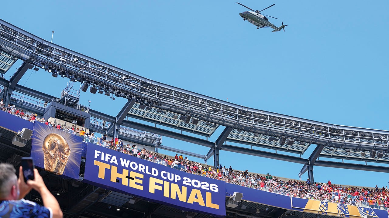 El helicóptero presidencial arriba al estadio previo a la final del Mundial entre España y Argentina, el domingo 19 de julio de 2026, en East Rutherford, Nueva Jersey. (AP Foto/Julio Cortez)