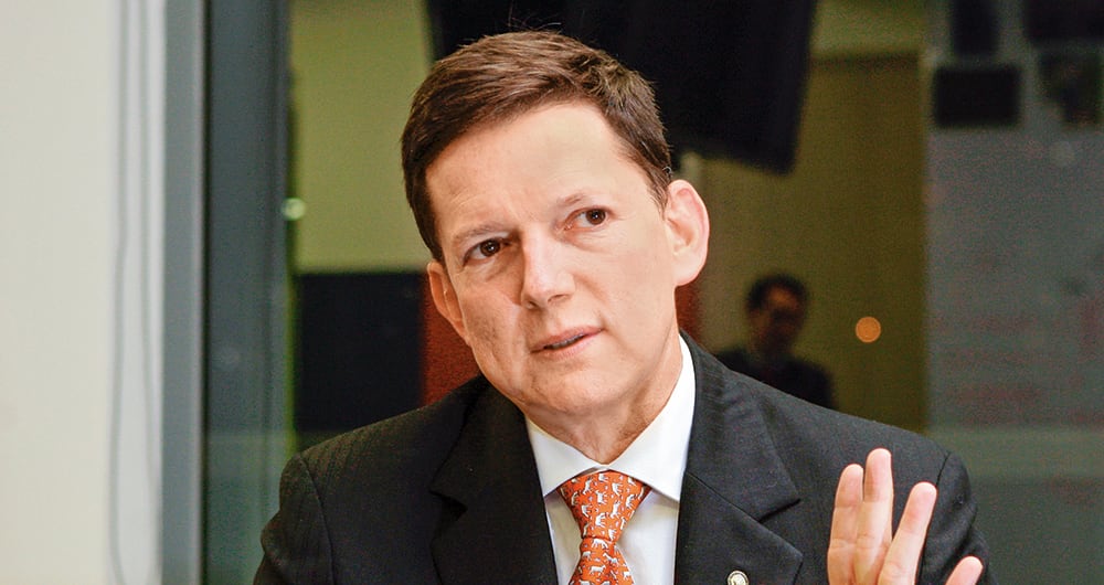 El ministro de Justicia, Wilson Ruiz, dice que la abogada presentó documentos de forma irregular para ocultar a los narcos.