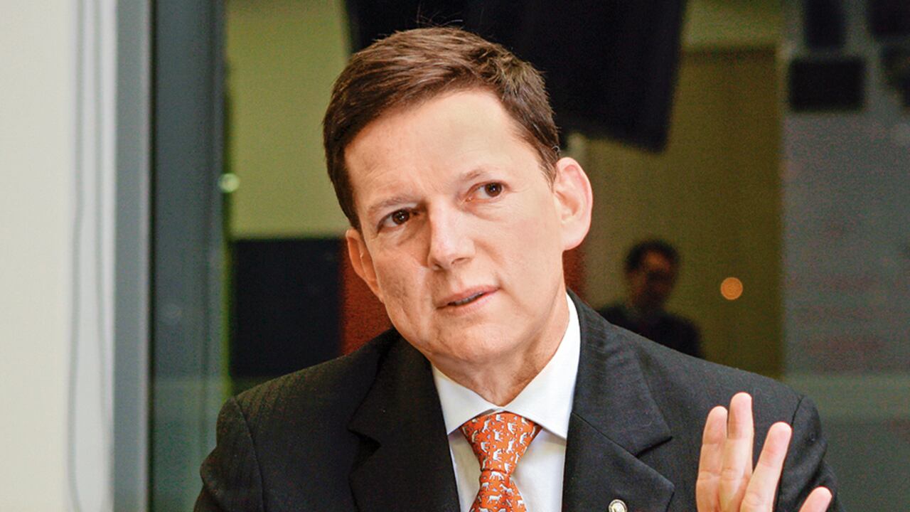 El ministro de Justicia, Wilson Ruiz, fue uno de los que presentó una demanda en contra del proyecto.