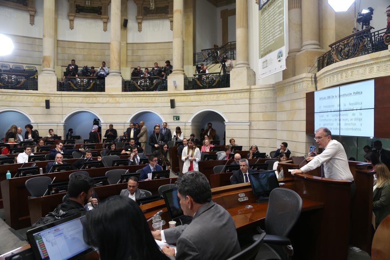 El senador aseguró que el Congreso debe responderle a todos los colombianos.