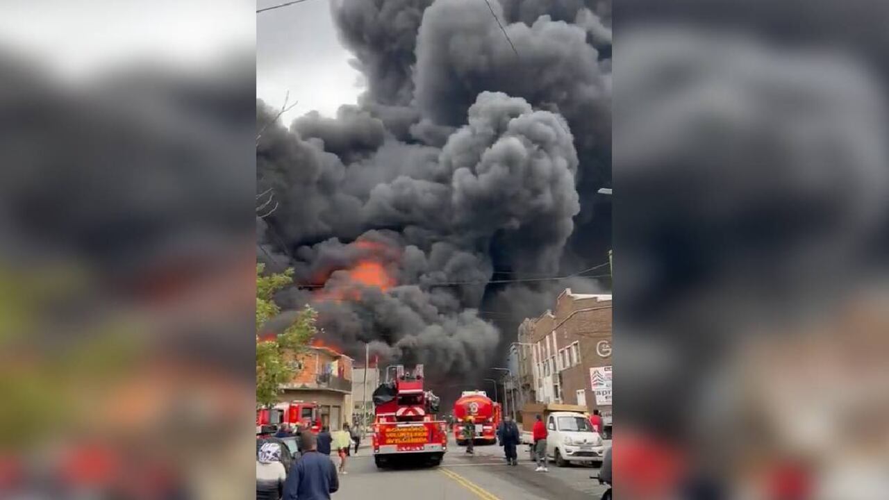 Las autoridades y cuerpos de emergencia advierten que el viento es un factor que ha jugado en contra para el control de las llamas