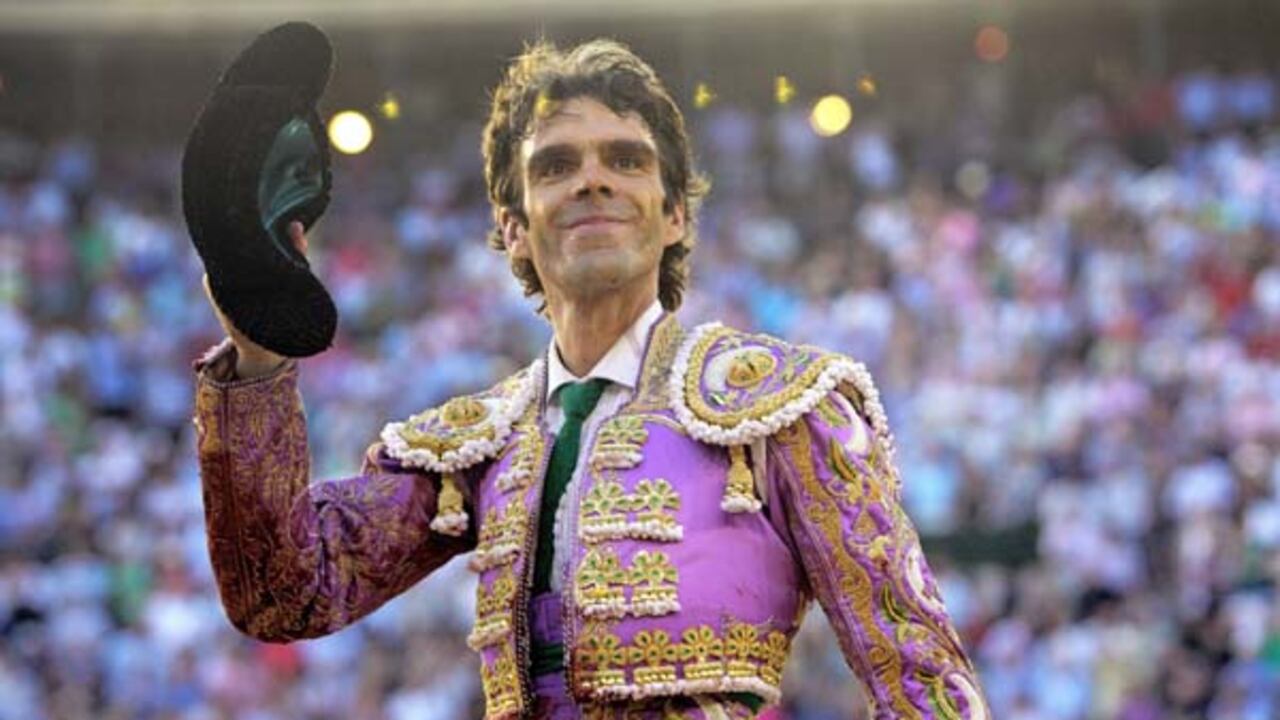 José Tomás cortó una oreja en la tarde de su regreso a los ruedos. Una gravísima cornada en Aguascalientes (México) lo mantuvo ausente desde el 24 de abril de 2010. 15 meses sin el mito.