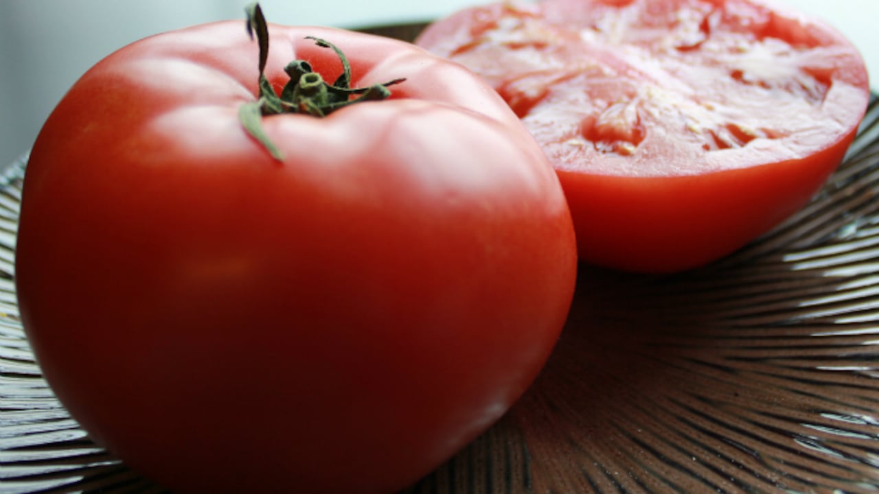 Los adultos que comen más de dos tomates o más de tres porciones de fruta fresca al día tienen una disminución más lenta en la función pulmonar