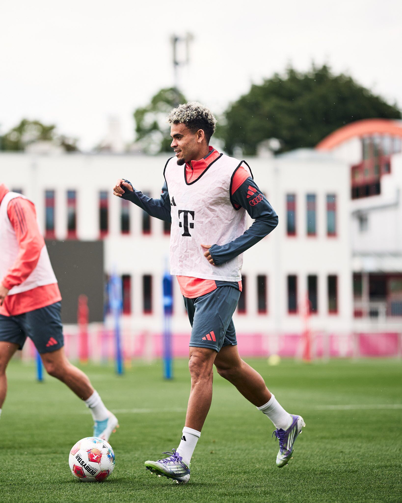 Luis Díaz cumpliendo su primer entrenamiento en Bayern Múnich