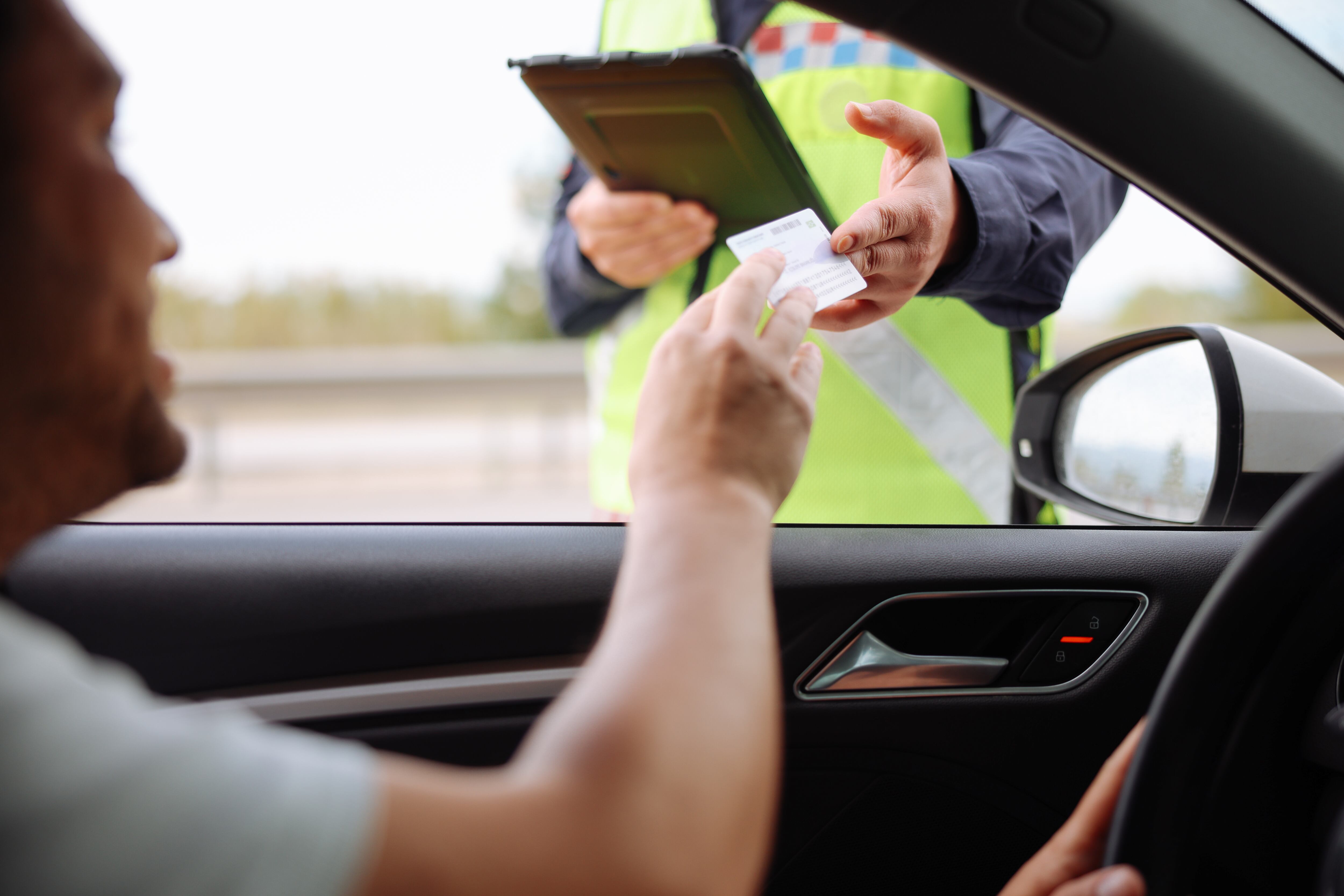 A partir de la fecha límite, los ciudadanos que no cuenten con este tipo de identificación deberán presentar un pasaporte vigente u otra forma de documentación aprobada por la Administración de Seguridad en el Transporte (TSA)