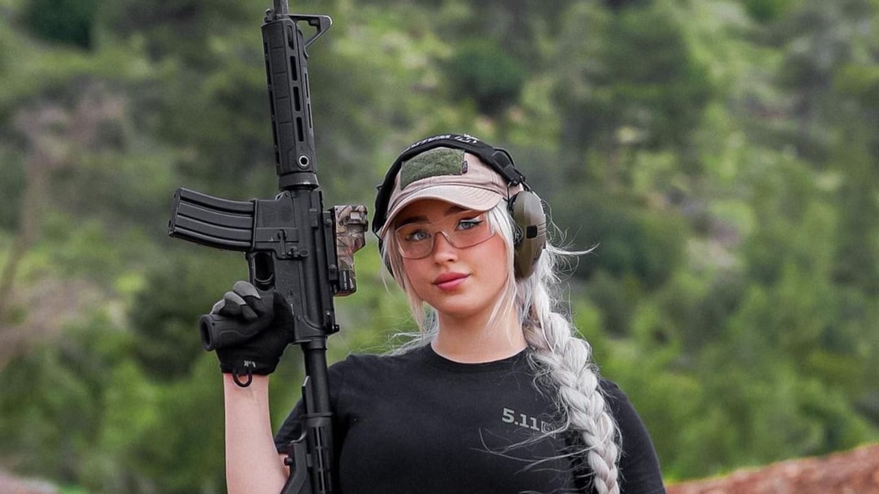 La mujer ha realizado publicaciones en contra del grupo terrorista.