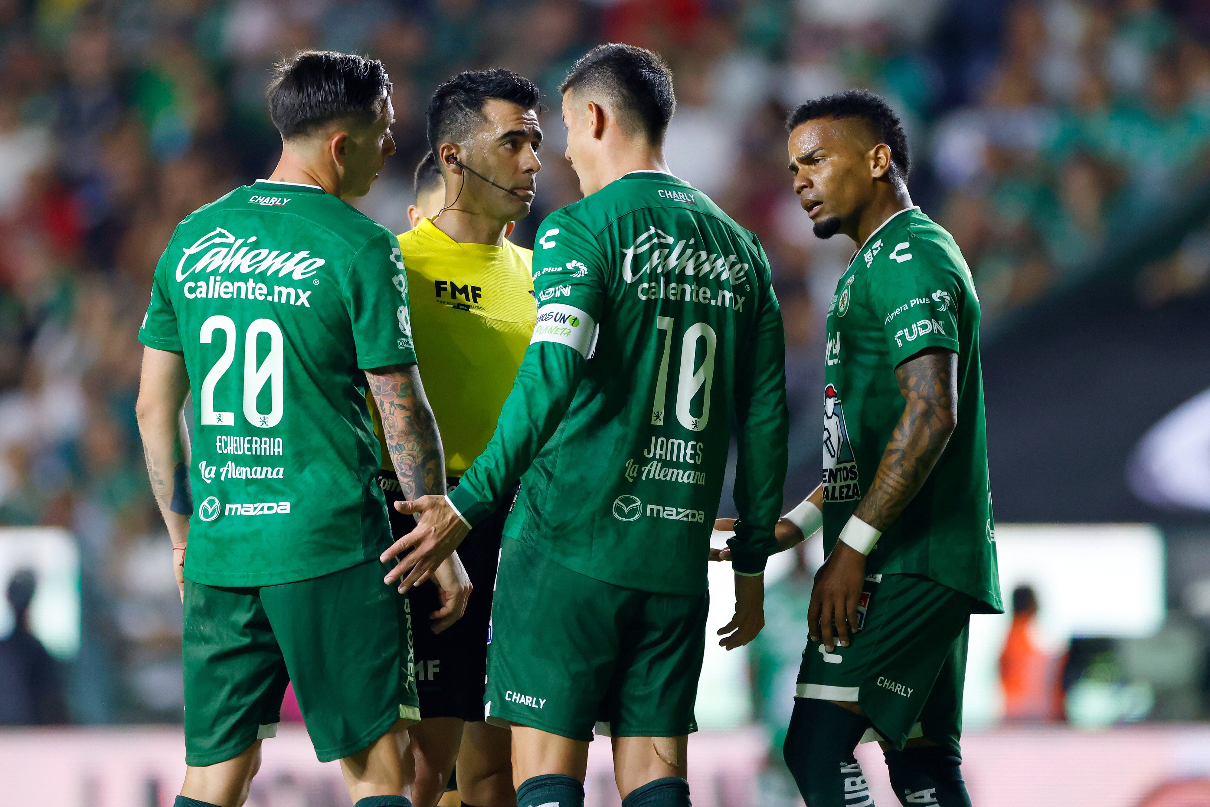 LEON, MEXICO - APRIL 20: James Rodriguez (2nd R) of Leon reacts after receiving a red card from referee Adonai Escobedo during the 17th round match between Leon and Monterrey as part of the Torneo Clausura 2025 Liga MX at Leon Stadium on April 20, 2025 in Leon, Mexico. (Photo by Leopoldo Smith/Getty Images)