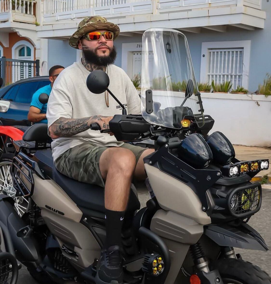 Seguidores de Farruko se desplazaron el motos hasta su concierto gratuito.