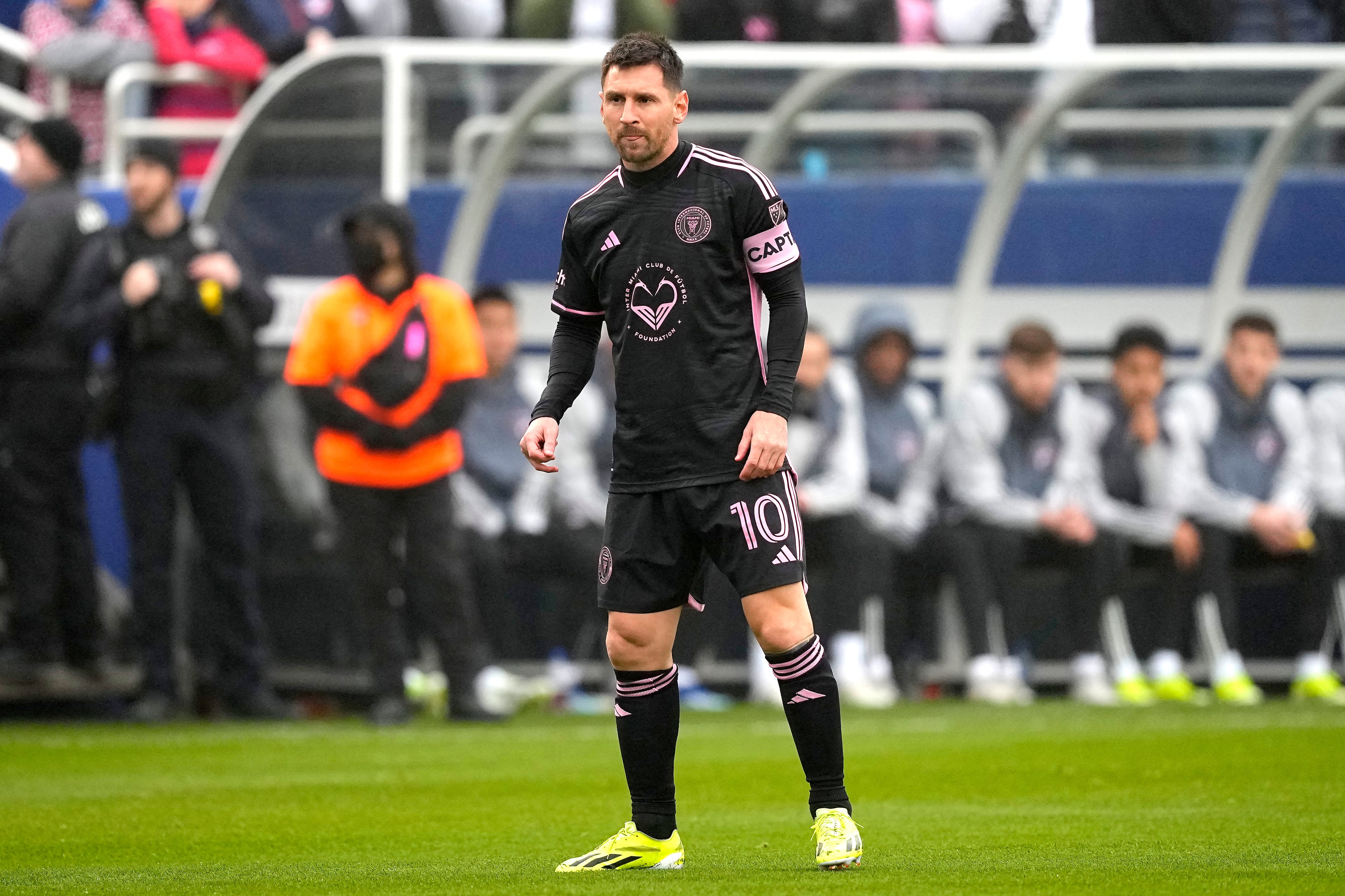 DALLAS, TEXAS – 22 DE ENERO: Lionel Messi #10 de Inter Miami CF reacciona durante la primera mitad del partido entre Inter Miami CF y FC Dallas en el Cotton Bowl el 22 de enero de 2024 en Dallas, Texas. Sam Hodde/Getty Images/AFP (Foto de Sam Hodde / GETTY IMAGES NORTEAMÉRICA / Getty Images vía AFP)