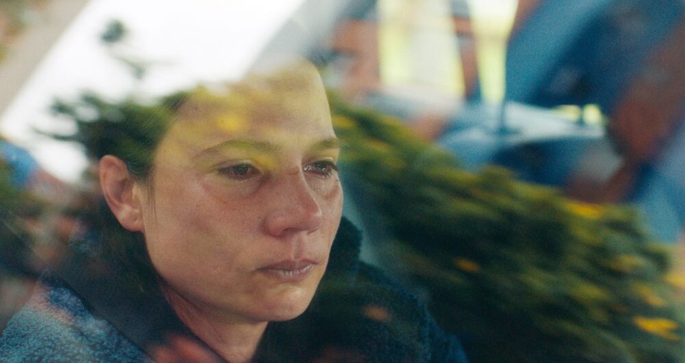 En esta película se aborda un tiempo turbulento y específico en el que la muerte de un ser cercano se prueba ser más presente que su vida, y se termina con una mirada de reconciliación con el dolor y apuesta por lo que viene.