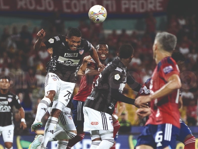 Carlos Bacca frente a Independiente Medellín.