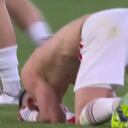 El colombiano, gran figura con su equipo alemán, no contuvo la emoción, al marcar el último penal que les dio la victoria en la Europa League.