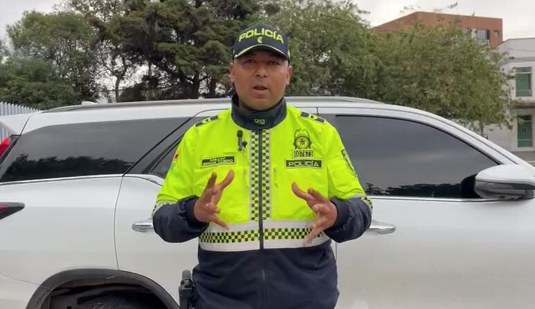 Mayor, Ibrihan Cuero, comandante de la Estación de Policía Tunjuelito, tras aplicación de Plan Candado, donde se recuperó una camioneta de alta gama.