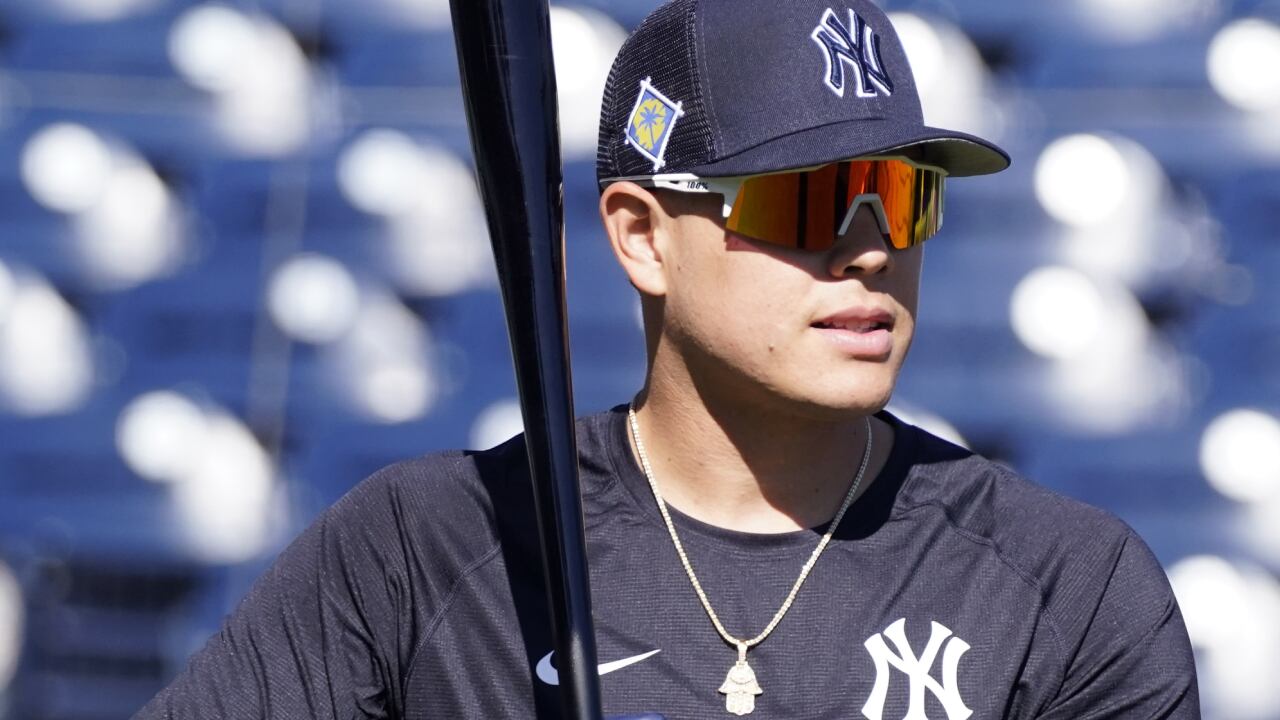Urshela, nacido en Cartagena, estaba haciendo la pretemporada con los Yankees en Tampa, Florida