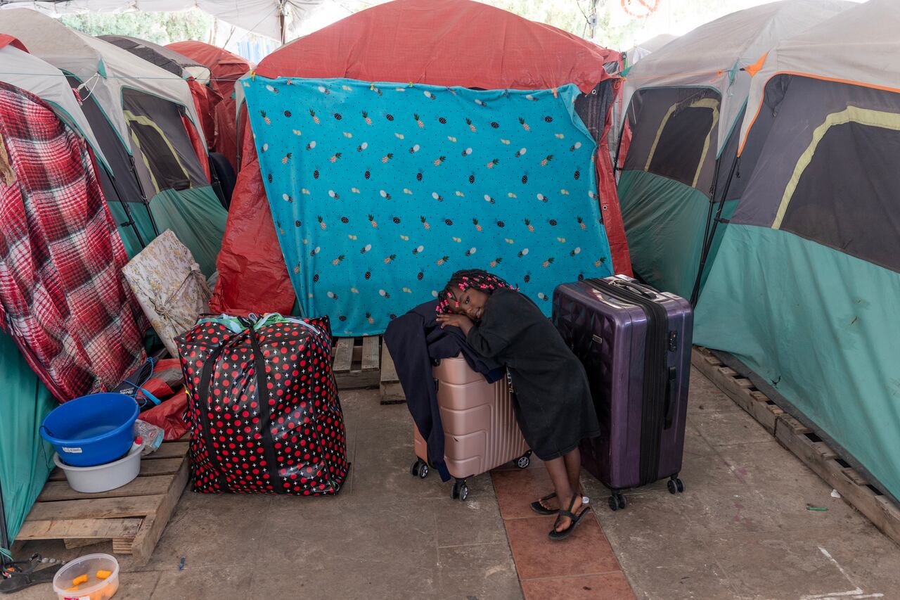 EE. UU. reemplaza permisos temporales por un sistema que facilita la salida forzada de migrantes.