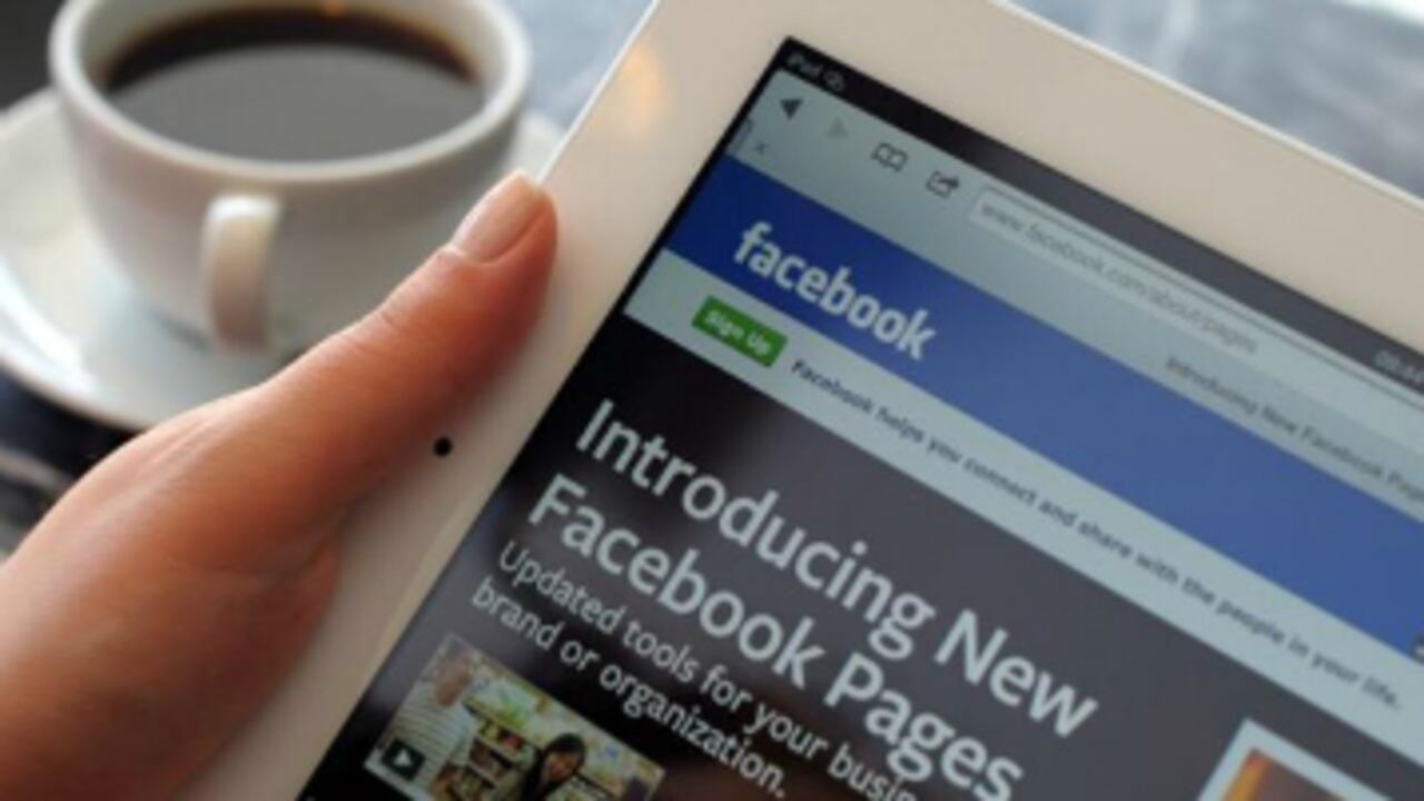 Facebook intensifica acciones contra noticias engañosas sobre vacunas.