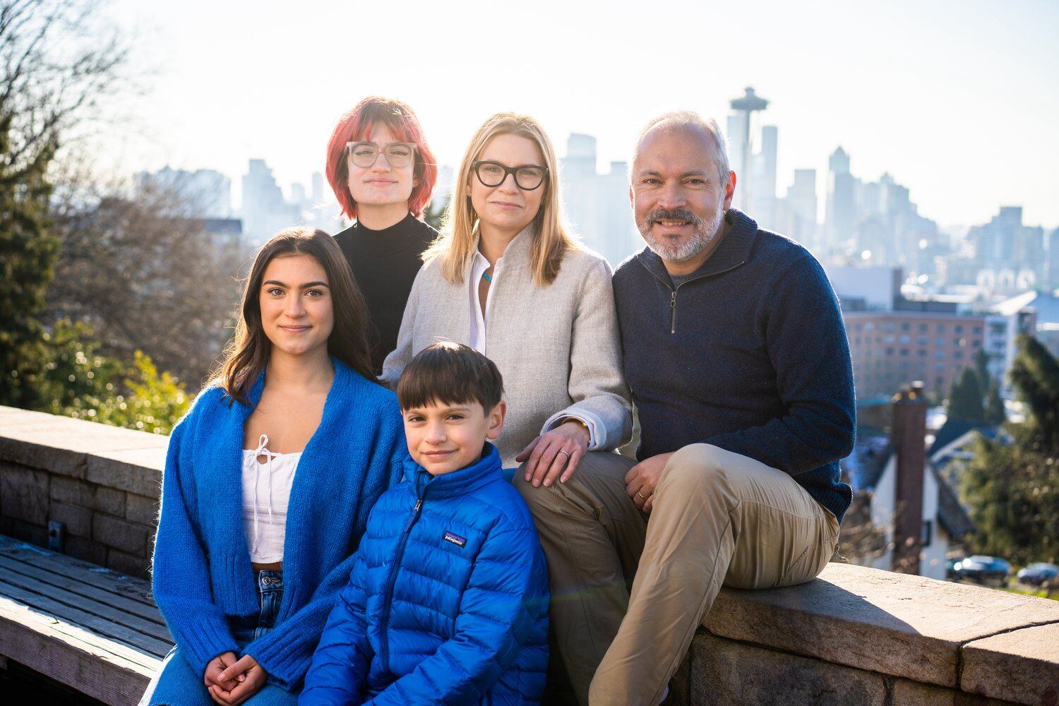 "Debemos abordar la crisis de las personas sin hogar en el condado de King con urgencia, centrando las experiencias y necesidades de nuestros vecinos sin hogar", reza su campaña