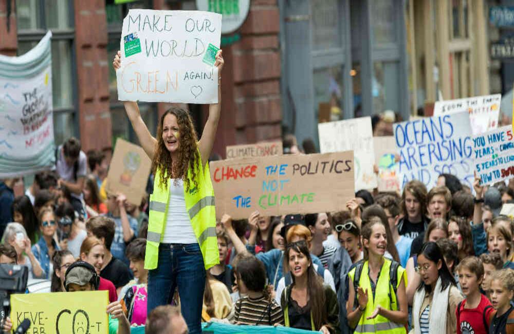 Según los pronósticos de los 100 científicos que firmaron el acuerdo por el medioambiente, el 3,5 porciento de la población mundial debe unirse al movimiento ecologista antes de diez años para alcanzar a salvar el planeta. Foto: Banco de imágenes de Google. 