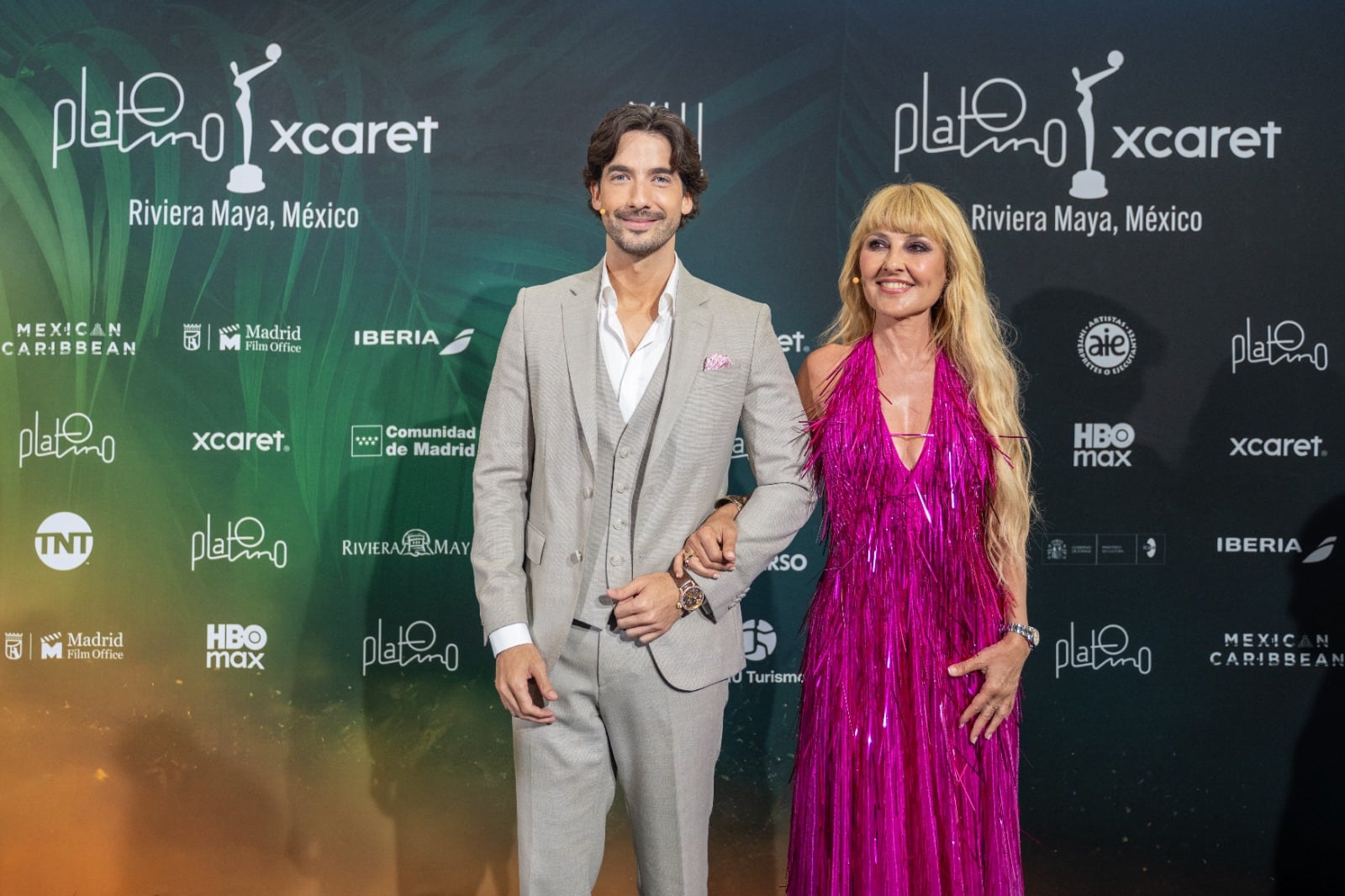 La ilustre dupla de presentadores.