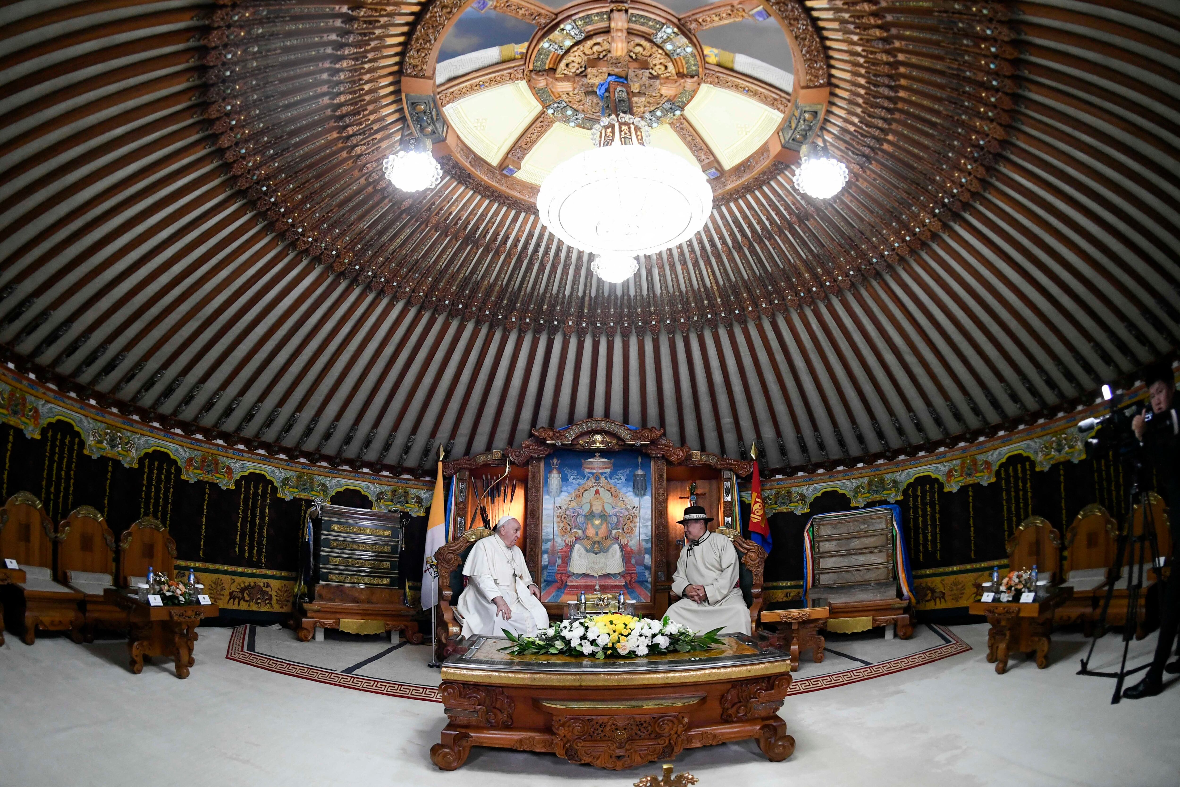 Alertó sobre los peligros de la corrupción en esta joven democracia, sacudida el año pasado por unas manifestaciones desencadenadas por un escándalo de malversación vinculado a la importante industria del carbón.