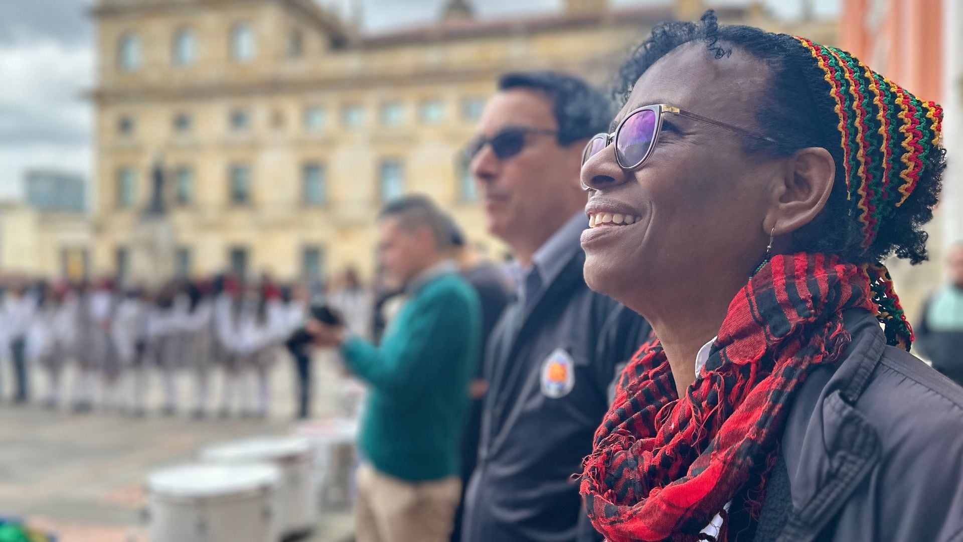 “Soy campesina y crecí en un lugar donde prácticamente nos faltaba todo, menos amor”, recuerda. Hija de una familia humilde, fue una niña curiosa, fuerte y decidida. Cada mañana caminaba catorce kilómetros para asistir al liceo público.