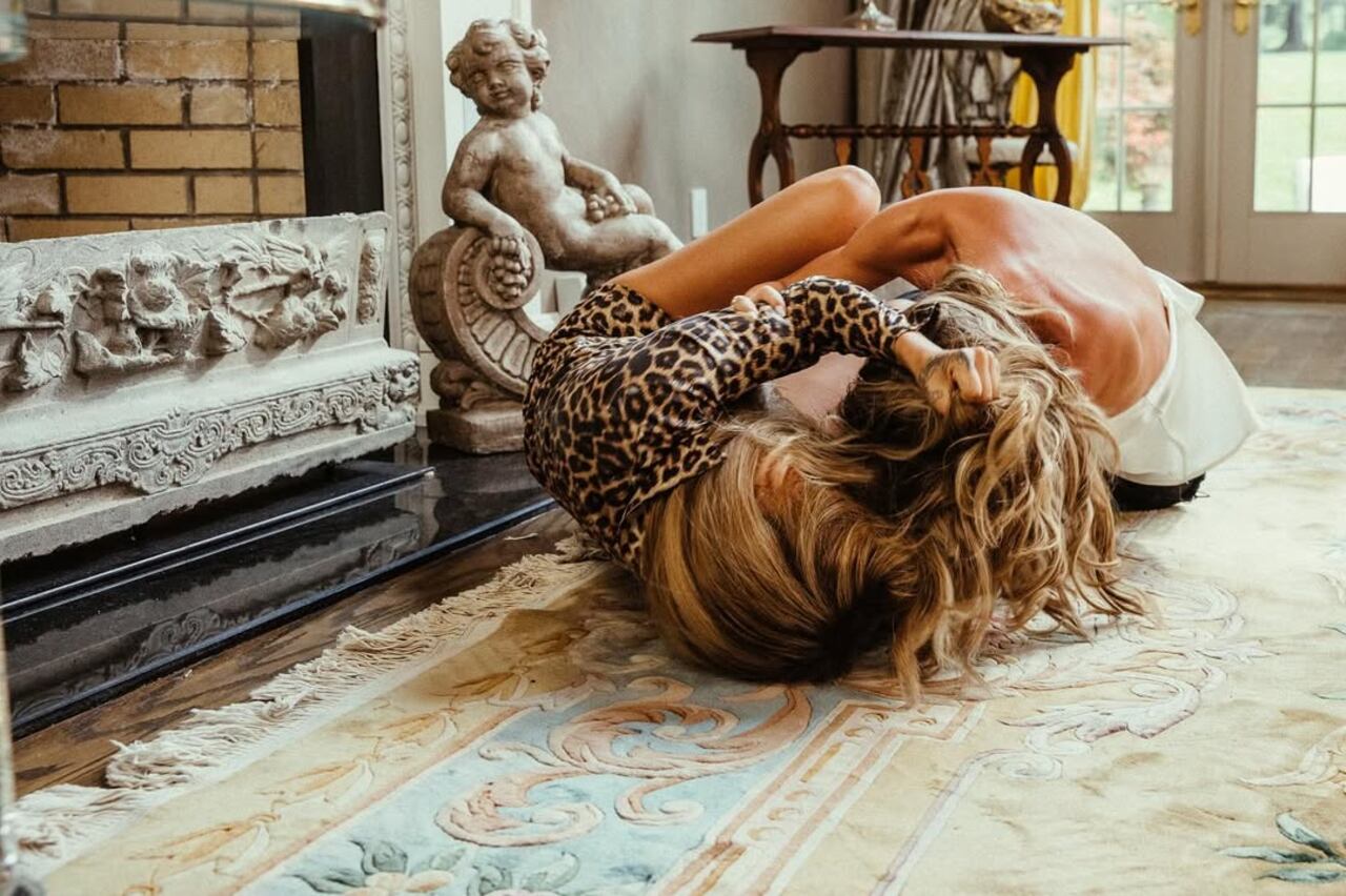 Karol G sorprendió con un video en el que aparecen Anahí, Ninel Conde e Itatí Cantoral para el lanzamiento de su más reciente álbum ‘Tropicoqueta