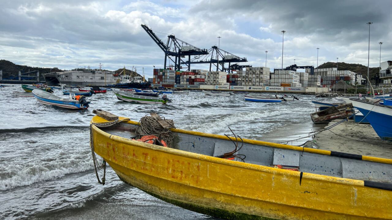 Barcos de pesca en la bahía de Santa Marta, Colombia, el martes 22 de agosto de 2023 (Foto de Thomas O'Neill/NurPhoto vía Getty Images)