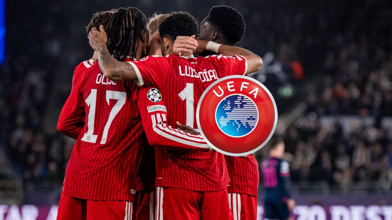 Jugadores del Bayern celebran gol ante el Viking.