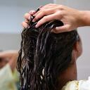 Tratamiento para cuidar el cabello del sol.