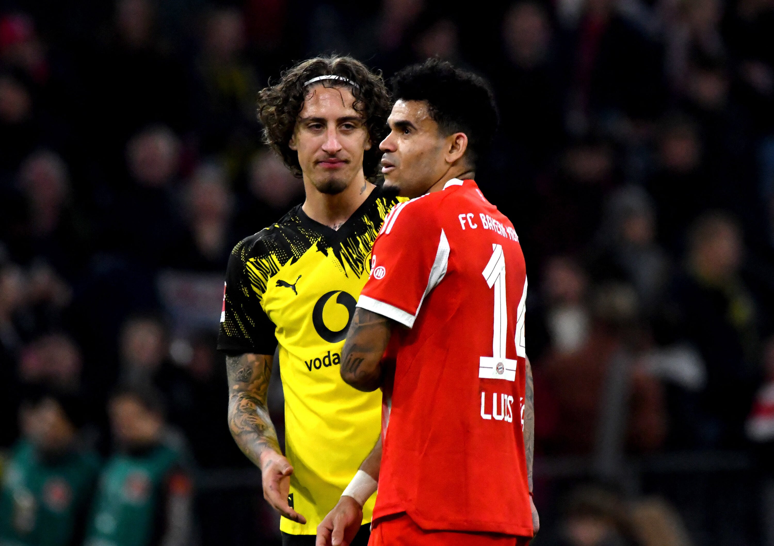 10/18/2025, Allianz Arena, Munchen, GER, 1.FBL, FC Bayern Munich vs Borussia Dortmund, in the picture Fabio Silva, (Dortmund), Luis Diaz (Munchen) DFL regulations prohibit any use of photographs as image sequences and/or quasi-video. (Photo by Midori Ikenouchi / Midori Ikenouchi/Hasan Bratic / dpa Picture-Alliance via AFP)