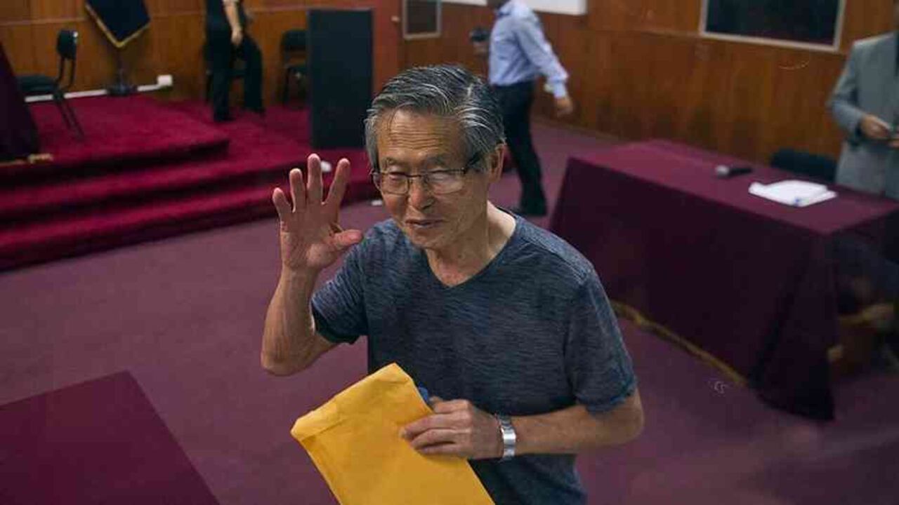 La Corte Suprema de Justicia de Perú ordenó a Fujimori volver a prisión. Sin embargo, sigue internado en una clínica y no acata el mandato.