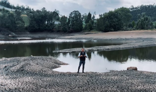 Luis Carlos Casas, el alcalde de Facatativá, hizo un llamado a sus habitantes desde el embalse de Mancilla para que racionen el consumo de agua: solo queda líquido para 15 días.