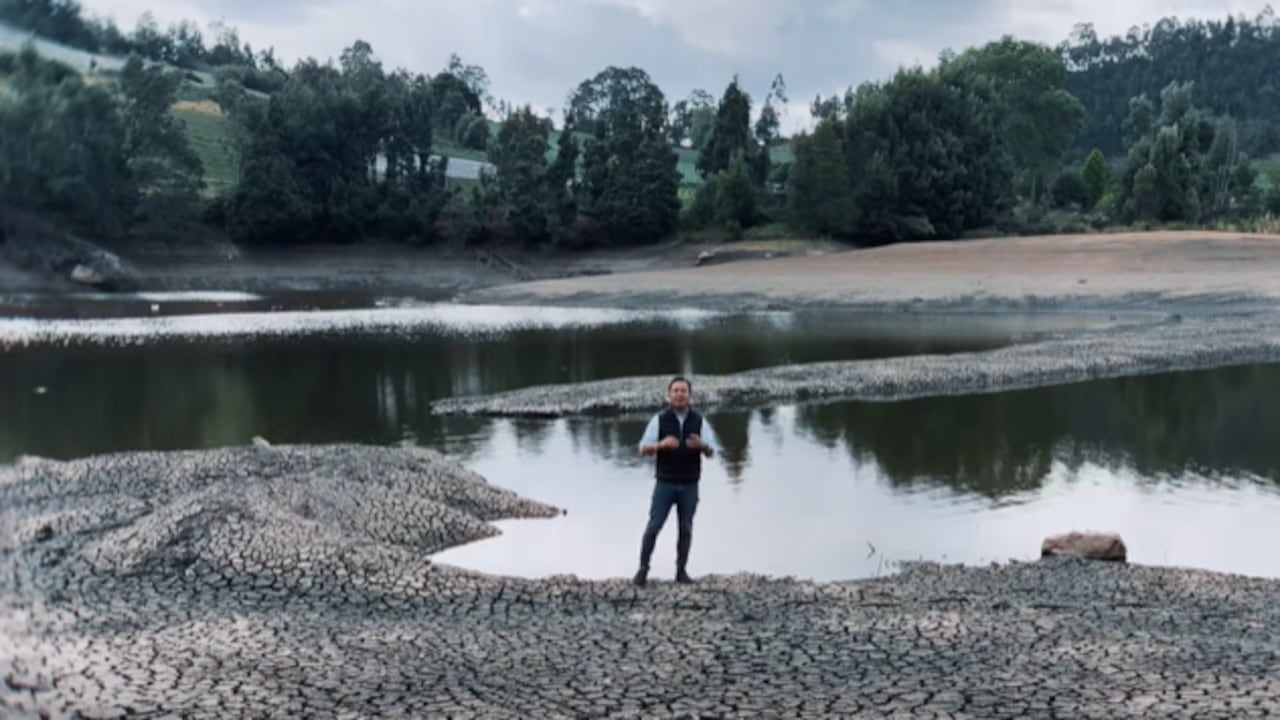 Luis Carlos Casas, el alcalde de Facatativá, hizo un llamado a sus habitantes desde el embalse de Mancilla para que racionen el consumo de agua.