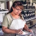 El 86 por ciento de las mujeres, por estar por debajo del umbral de 2,3 salarios mínimos, quedaría con todo su ahorro en Colpensiones.