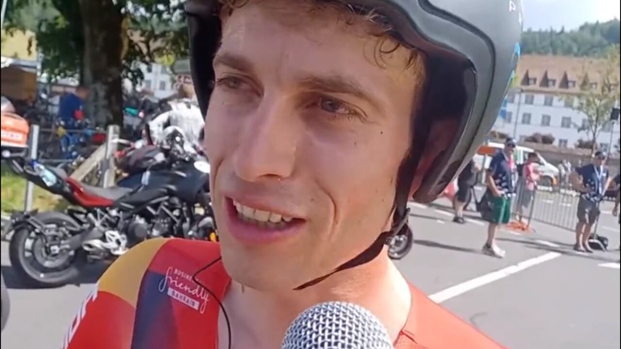 Gino Mäder falleció este viernes luego de sufrir una dura caída en el Tour de Suiza.