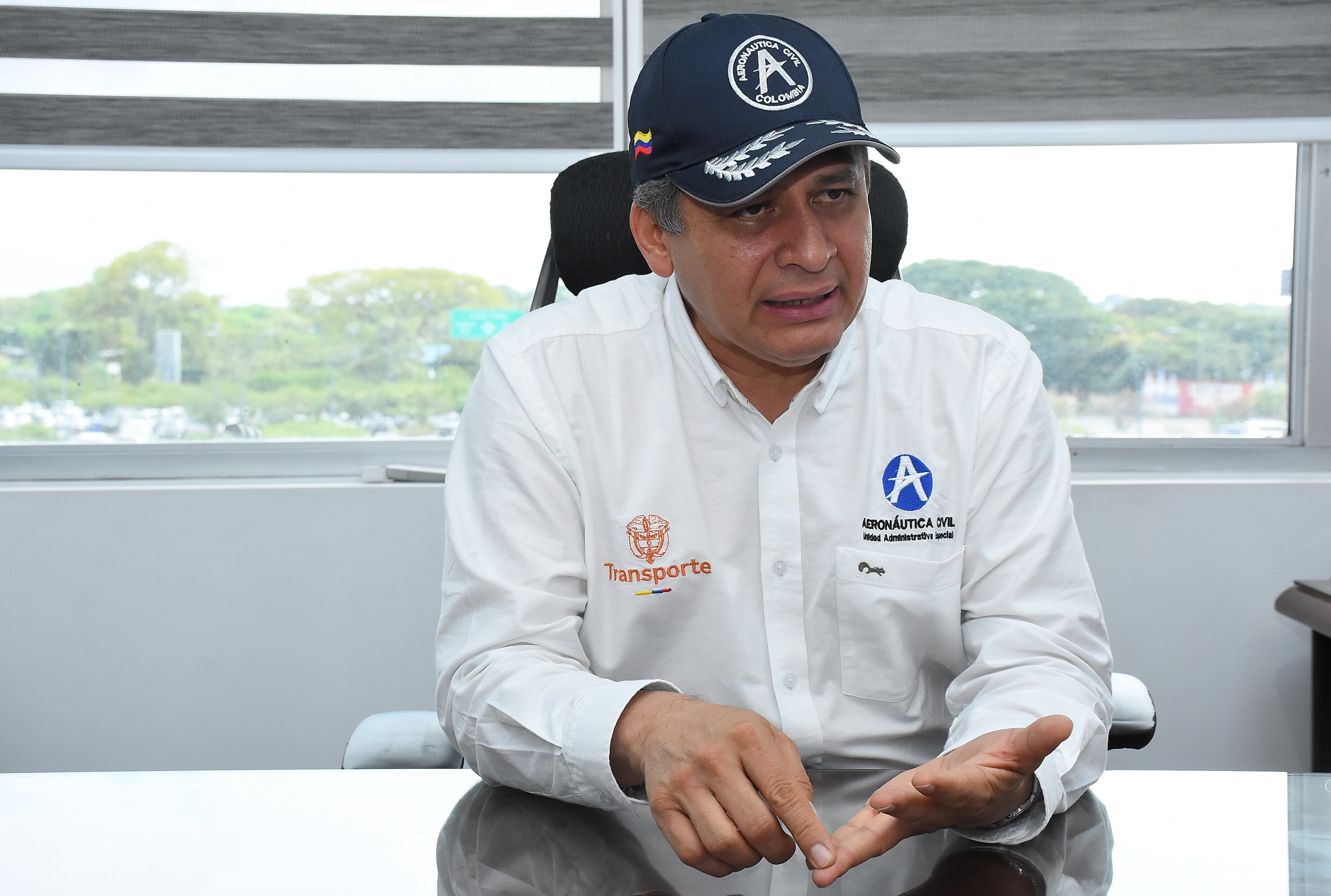 Entrevista General (R) José Henry Pinto, Director Aeronáutica Civil.