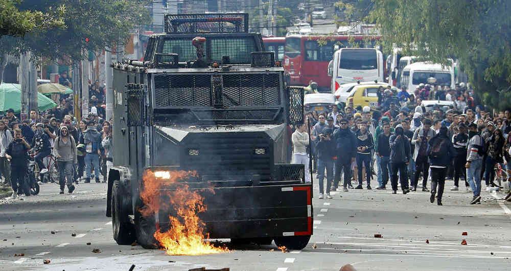 El Esmad pasará a llamarse Unidad del Diálogo y del Mantenimiento del Orden, y aquellos que integran el dispositivo especializado de intervención en diálogo portarán cascos blancos y chaleco azul, acercándose al modelo de la ONU.