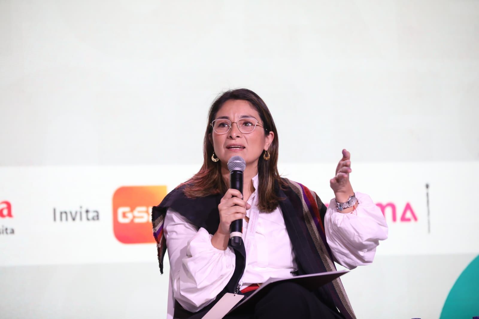 Andrea Ávila, decana de la Facultad de Emprendimiento de la Universidad del Rosario explico cómo a través de la economía plateada se pueden cerrar las brechas laborales.