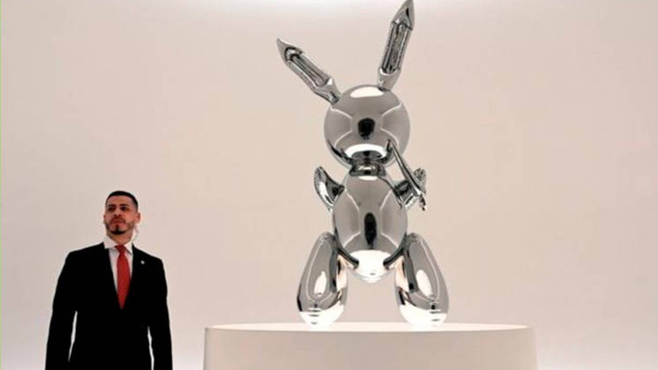 El Conejo de Jeff Koons se vendió durante la subasta de Arte Contemporáneo y de la Posguerra de la casa de subastas Christie's. Foto: AFP/Getty.
