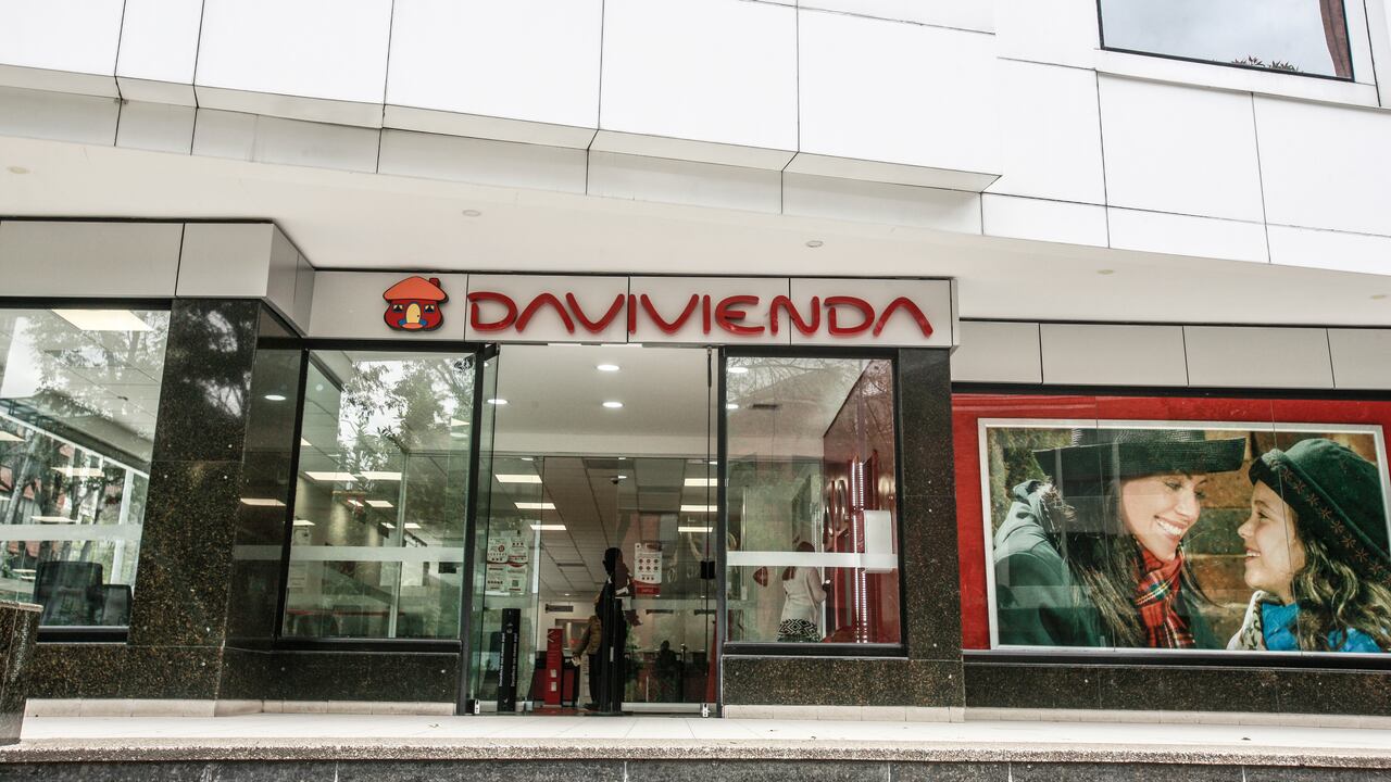 Davivienda Carrera 11 Calle 82 Fachada