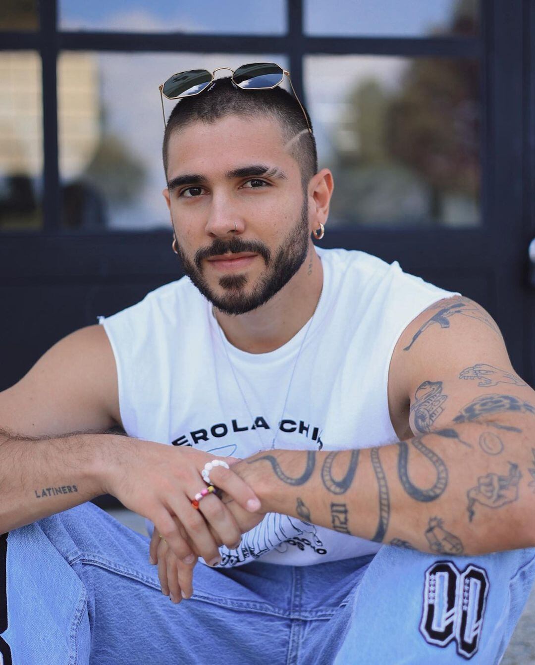 El cantante deslumbró con su look hipermasculino. Foto: Instagram @juanduque.