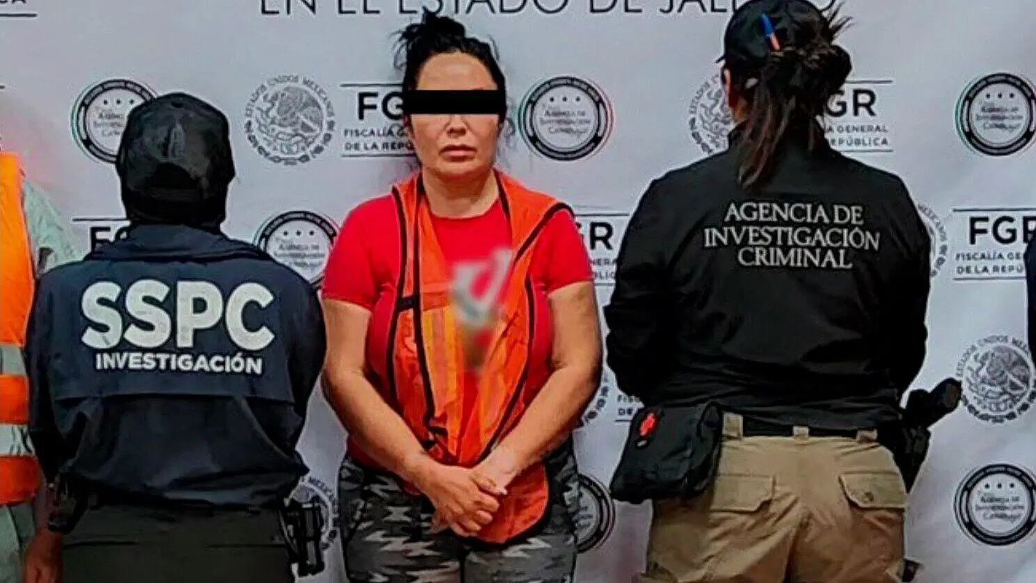 Retrato frontal de María del Rosario Navarro Sánchez, ciudadana mexicana de 39 años, con expresión seria, durante su presentación ante las autoridades. La imagen se ha vuelto viral tras conocerse su acusación por terrorismo y vínculos con el CJNG.