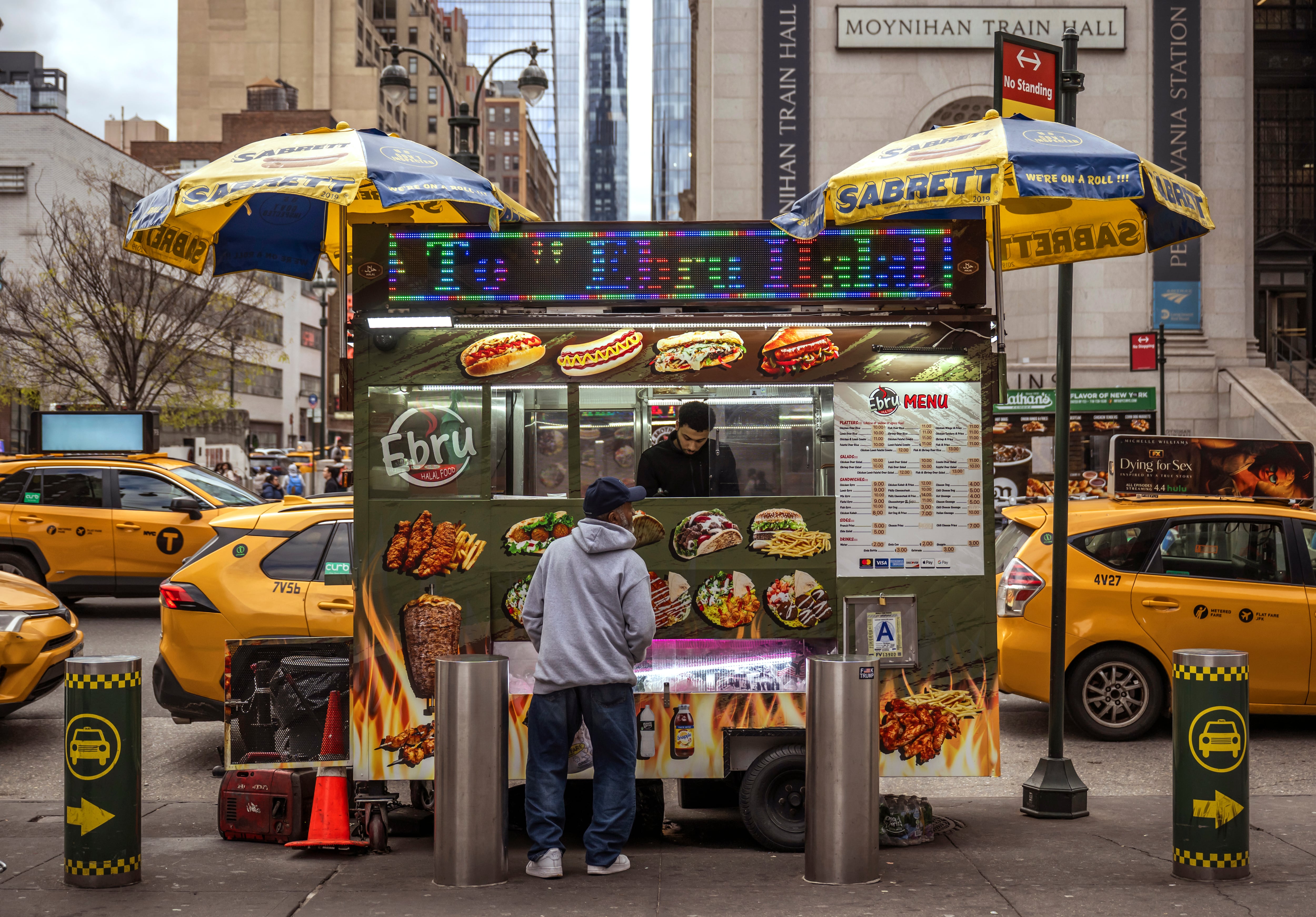 Con esta reforma, Nueva York aspira a transformar de raíz una actividad informal que ha alimentado a miles de migrantes y pequeños emprendedores, avanzando hacia la formalización