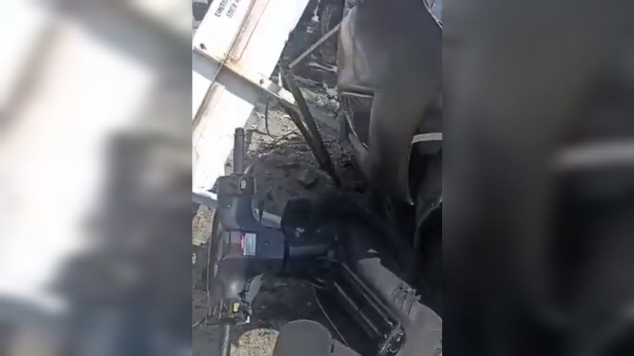 Así quedó la motocicleta del presunto fletero después del siniestro vial.