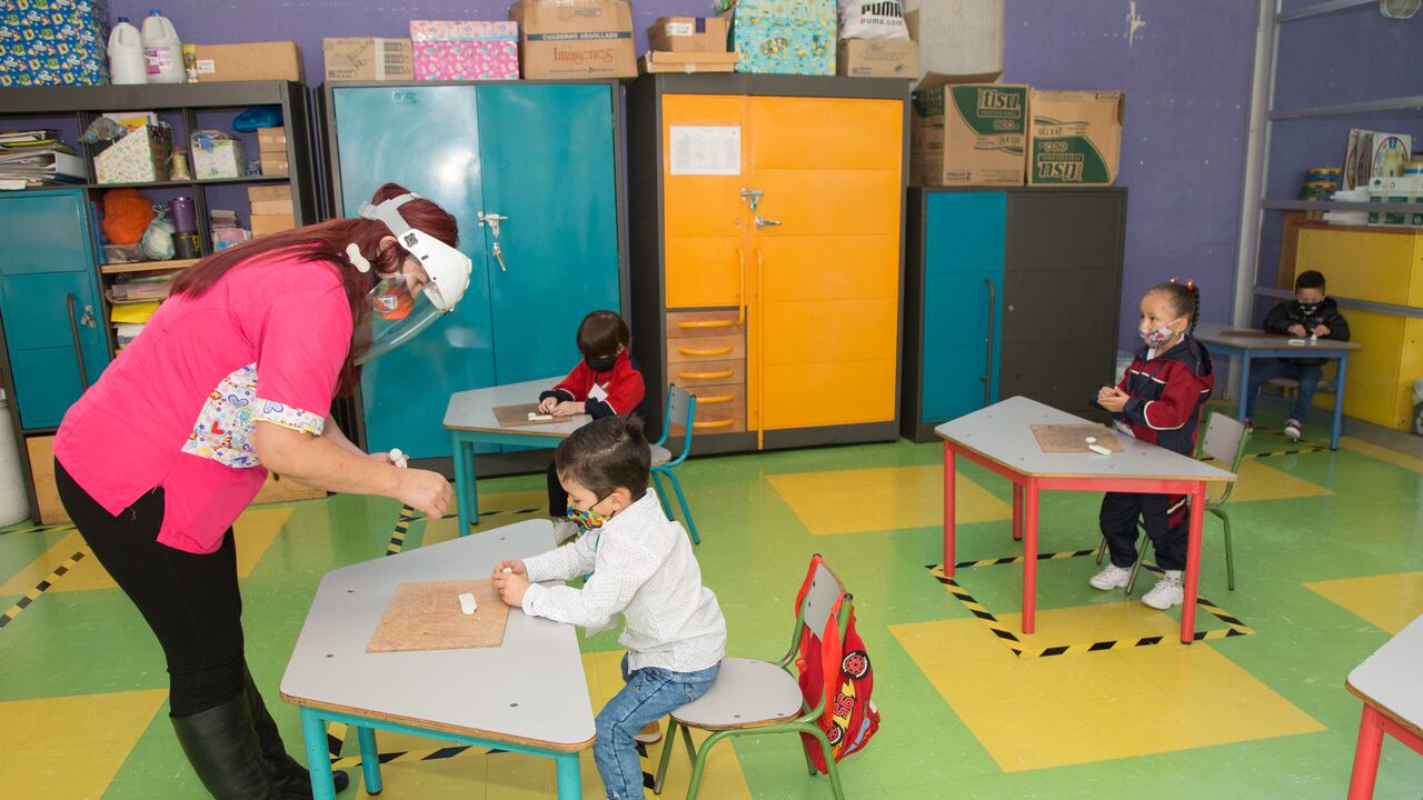 Los colegios oficiales de Bogotá ya empezaron su retorno a la presencialidad.