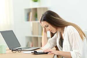 Para evitar problemas con los créditos, los expertos recomiendan a los consumidores cancelar  su saldo en el menor tiempo posible para pagar menos intereses, revisar siempre la capacidad real de endeudamiento y estudiar  los costos financieros antes de adquirir una deuda.