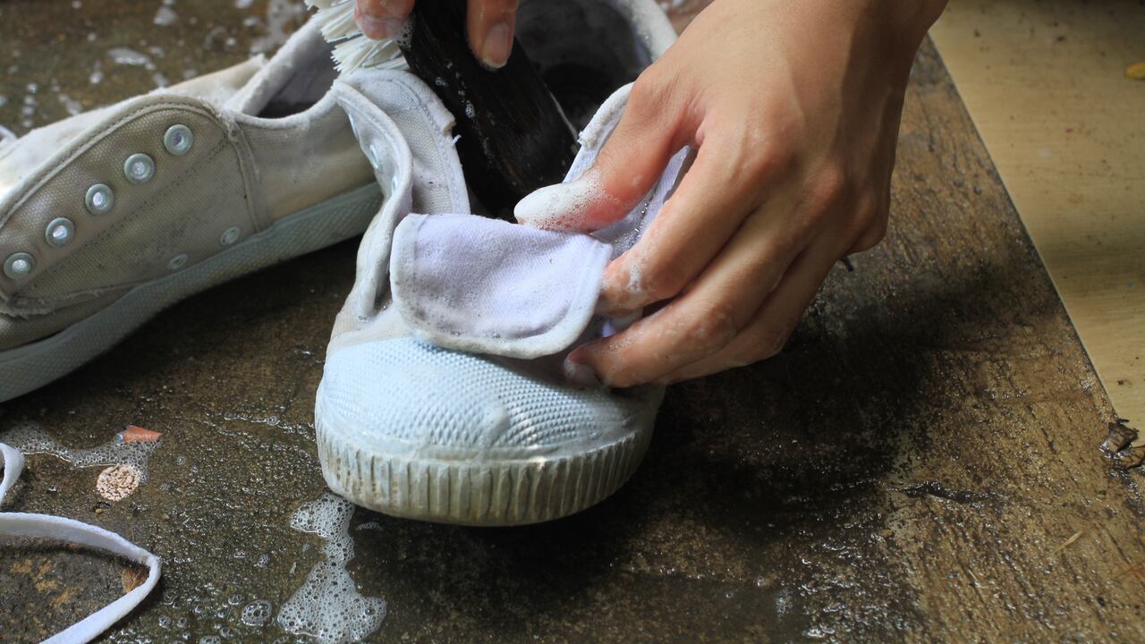 Recuerda que la higiene y el cuidado adecuados de tus zapatos son esenciales.