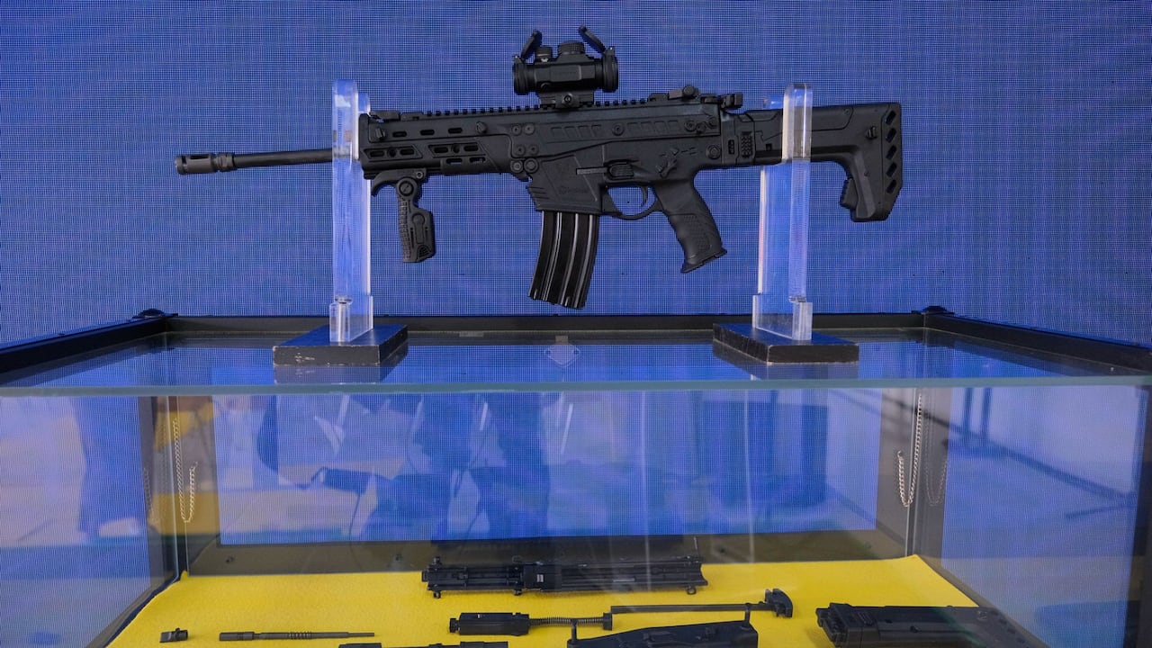 Según las Fuerzas Militares, el fusil Jaguar es 100 % colombiano.