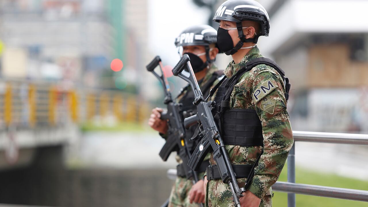 Policía del ejército. Bogotá, Colombia. Marzo 31 de 2020. Foto: Guillermo Torres Reina / Semana.